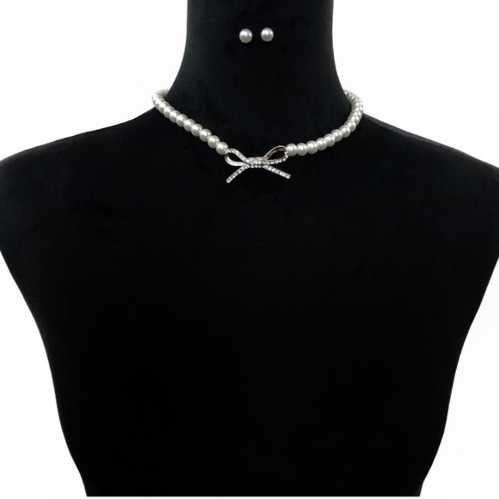 Pearl with Rhinestone Bow Necklace Earrings Set - Picture 3 of 3